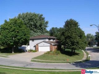 1628 Peterson Dr, Omaha NE  68130-1439 exterior