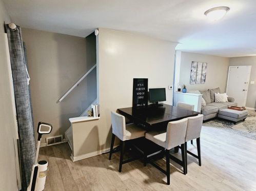 7 Holt St, Pittsburgh PA 15203-2450 exterior