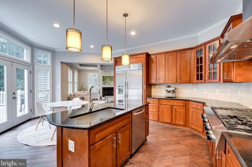 1339 Mayflower Dr, Mc Lean VA 22101-5612 exterior