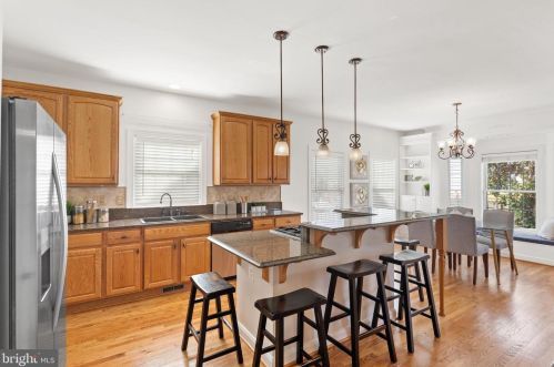 2415 2nd St, Arlington VA  22204-2011 exterior