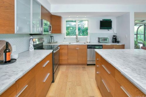 39 Windmill Rd, Armonk NY 10504-2833 exterior