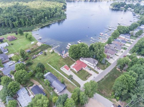 1434 Lynn Dr, Middlevle MI 49333-8793 exterior