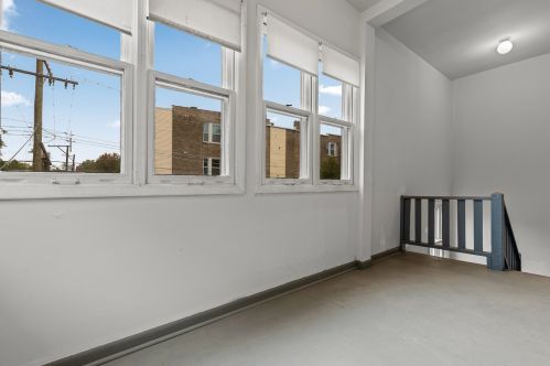 3142 Diversey Ave, Chicago IL 60647-1558 exterior