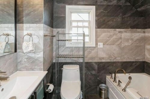 131 Gordon Rd, Valley Stream NY 11581-2108 exterior