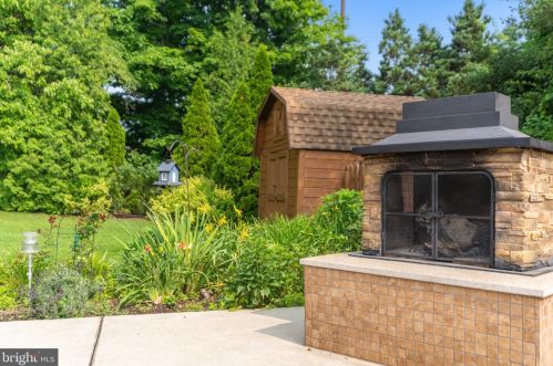 1421 Chestnut Hill Rd, Pottstown PA 19465-7156 exterior