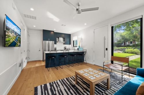 2414 Forest Ave, Austin TX  78704-5522 exterior