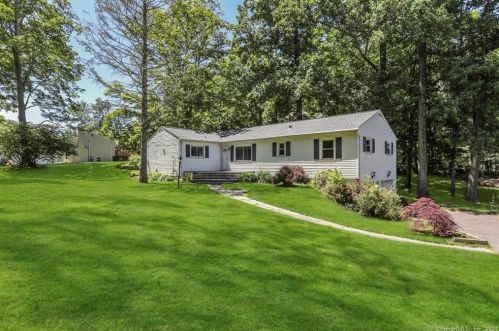 149 Haviland Rd, Ridgefield, CT 06877-2812