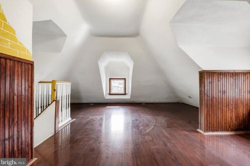 31 Clinton Ave, Camden NJ 08109-2006 exterior