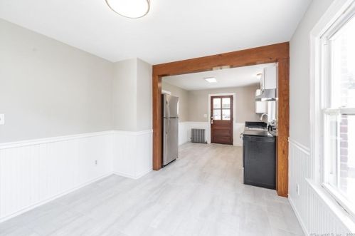 6 Summer St, Enfield CT 06082-2951 exterior