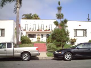 325 Palm Ave, San Diego CA  92118-1234 exterior