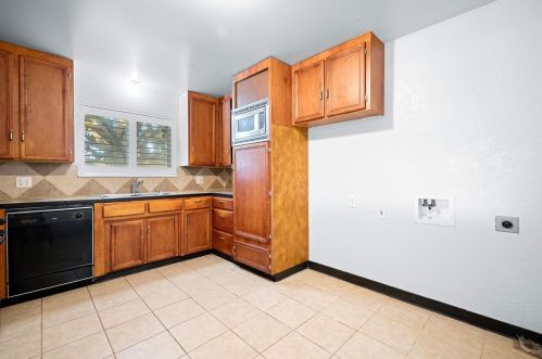 1861 Denair Ave, Turlock CA 95382-1815 exterior