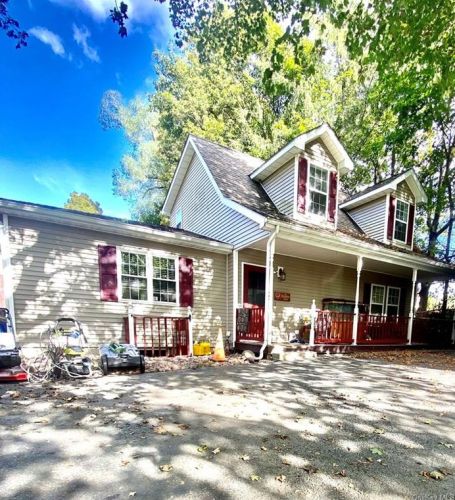 8 James St, Poughkeepsie NY  12603-1525 exterior