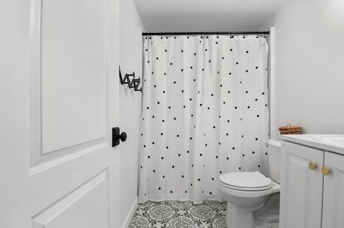 460 Duquesne Dr, Pittsburgh PA  15243-2046 exterior