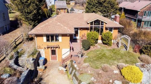 36 Green End Ave, Middletown, RI 02842-7017