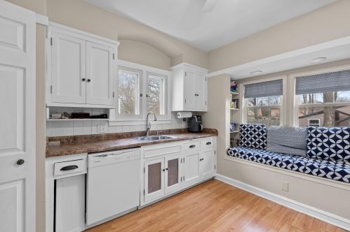 3164 60th St, Milwaukee, WI 53219-4336