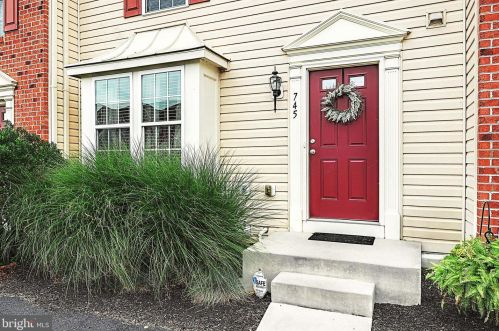 745 Blossom Dr, Hanover, PA 17331-2077