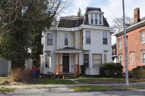 38 Clinton St, Poughkeepsie, NY 12601-2505