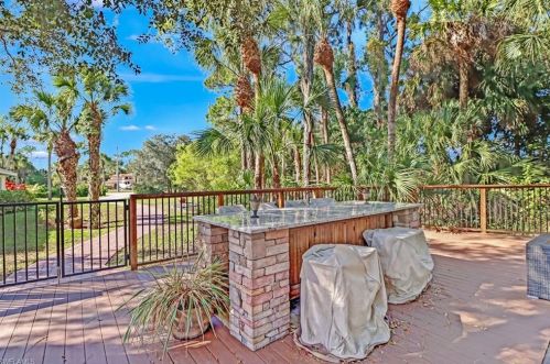 2960 70 St, Naples FL 34105-7219 exterior