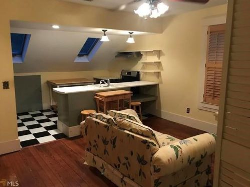 1528 Cambridge Ave, Atlanta GA 30337-2110 exterior