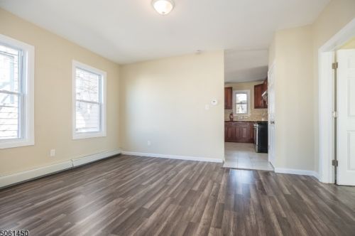 30 Glover Ave, West Paterson NJ 07424-2843 exterior