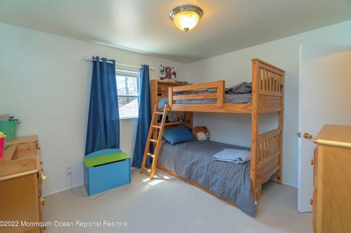 26 Phillips Rd, Edison NJ 08817-4611 exterior