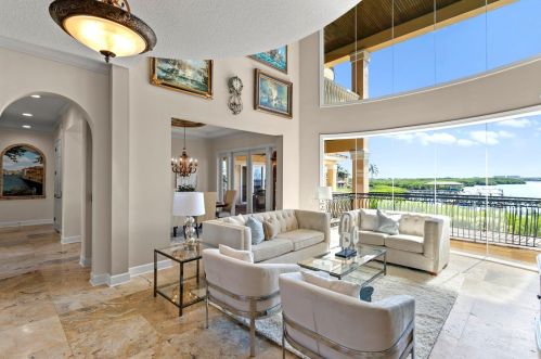 4119 Cswy Vis Dr, Tampa FL 33615-5416 exterior