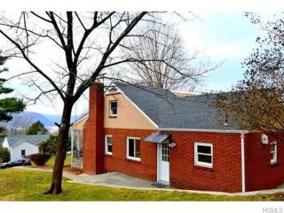 29 Crescent Ct, Peekskill, NY 10566-3902