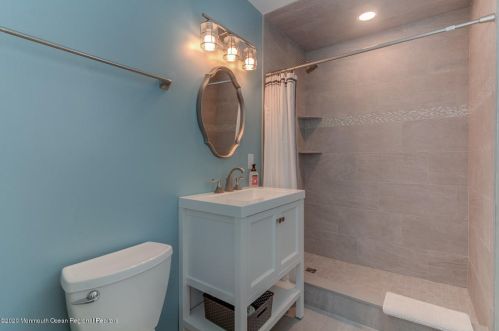 208 New York Ave, Point Pleasant Beach NJ 08742-3337 exterior