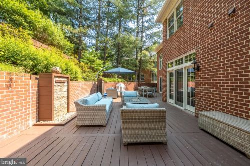 1941 Valleywood Rd, Mc Lean VA  22101-4931 exterior