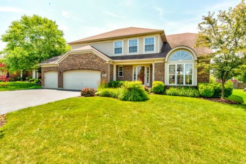 682 Manhattan Cir, Oswego, IL 60543-9805