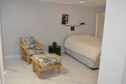 5670 Piping Rock Dr, Boynton Beach FL exterior