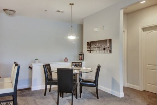 1302 Meadow Brook Ct, Whippany NJ  07981-1238 exterior