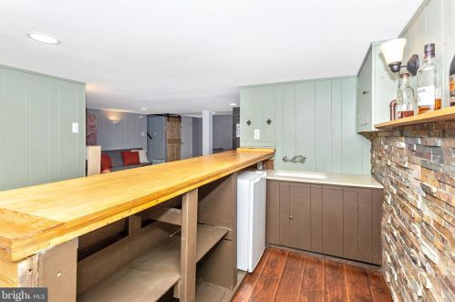 604 Forest Glen Rd, Silver Spring MD 20910-1122 exterior