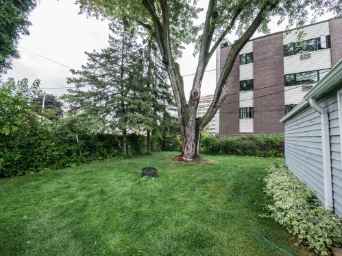 422 104th St, Milwaukee WI 53226-4325 exterior