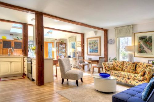 162 Rhode Is Ave, Middletown RI 02840-2761 exterior