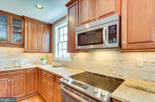 827 Royal St, Alexandria VA  22314-4340 exterior