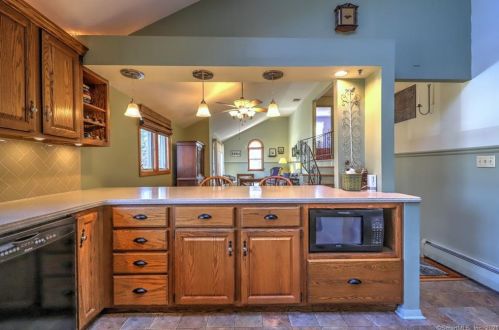 76 Boylston St, Milford CT 06461-2305 exterior