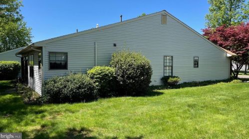 25 Fernwood Ct, Columbus NJ 08022-1027 exterior