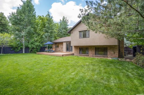 9085 Treasure Way, Sandy UT exterior