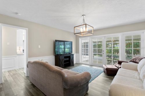 708 Grand Cir, Tampa FL  33617-7844 exterior