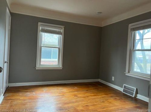 4508 Monroe St, Dearborn Heights MI  48125-2519 exterior