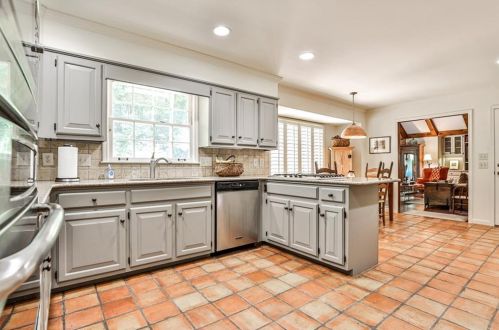 4748 Dunwoody Sta Dr, Atlanta GA 30338-4704 exterior