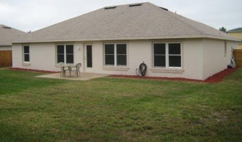 373 Surfside Ave, Fort Pierce FL  34983-1261 exterior