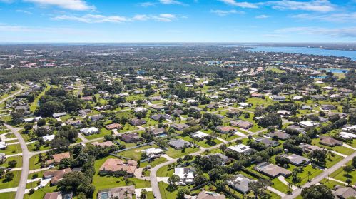 2910 Cates Cir, Fort Pierce FL  34952-5812 exterior