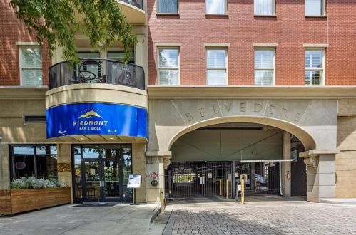 560 Dutch Valley Rd, Atlanta GA  30324-5304 exterior