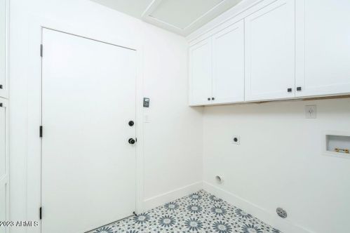 2316 Desert Cove Ave, Phoenix AZ  85028-2411 exterior