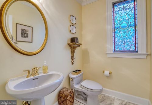 1613 Maddux Ln, Mc Lean VA 22101-3200 exterior