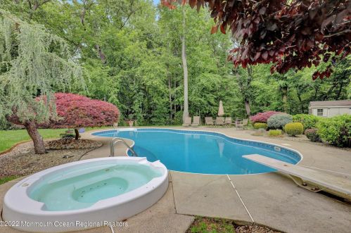 21 Georgian Bay Dr, Morganville NJ exterior