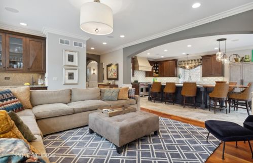 832 Colfax Ave, Elmhurst IL 60126-4535 exterior