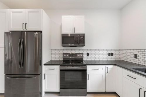 5145 Holmes St, Pittsburgh PA  15201-2433 exterior